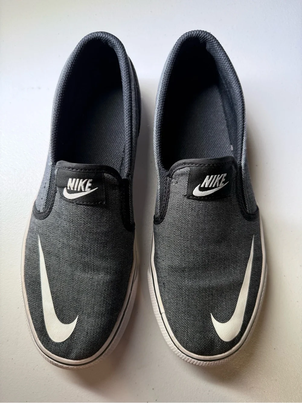Nike Toki Men’s 7.5/Women’s 8.5 Black Canvas Slip-On Sneakers with White Swoosh